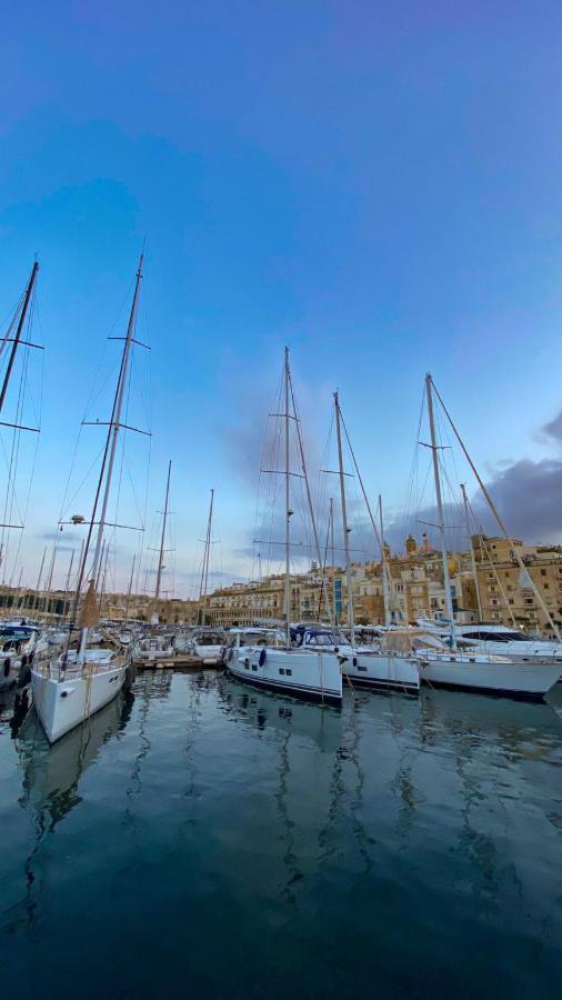 Hotel Sea Baroniv "Bedsonboat" à Il-Il-Birgu Extérieur photo