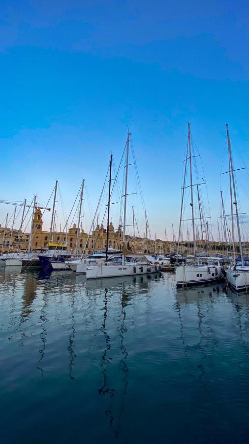 Hotel Sea Baroniv "Bedsonboat" à Il-Il-Birgu Extérieur photo