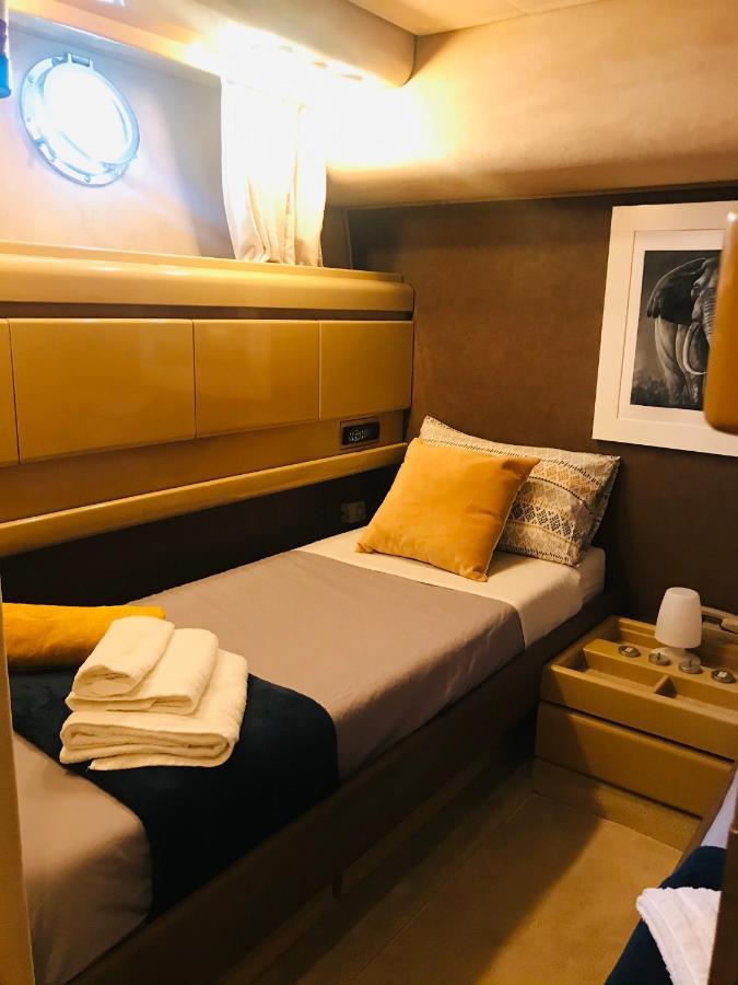 Hotel Sea Baroniv "Bedsonboat" à Il-Il-Birgu Extérieur photo