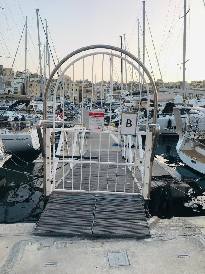 Hotel Sea Baroniv "Bedsonboat" à Il-Il-Birgu Extérieur photo