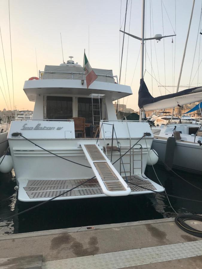 Hotel Sea Baroniv "Bedsonboat" à Il-Il-Birgu Extérieur photo