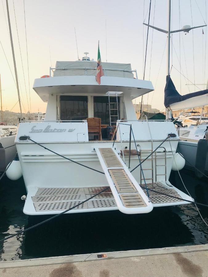 Hotel Sea Baroniv "Bedsonboat" à Il-Il-Birgu Extérieur photo